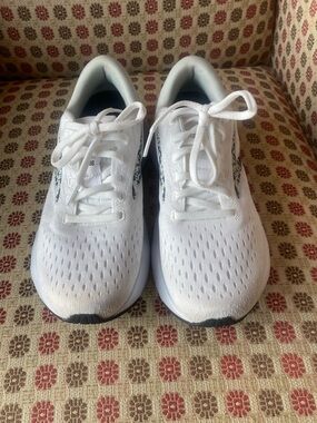 Brooks Size 7 White Athletic Sneakers - Lightweight Breathable